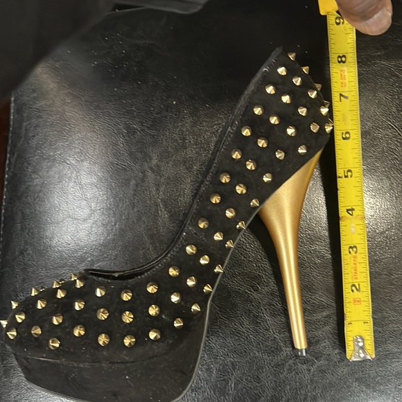 Black velvet 5 inch heel with Gold Spikes - Picture 6 of 6